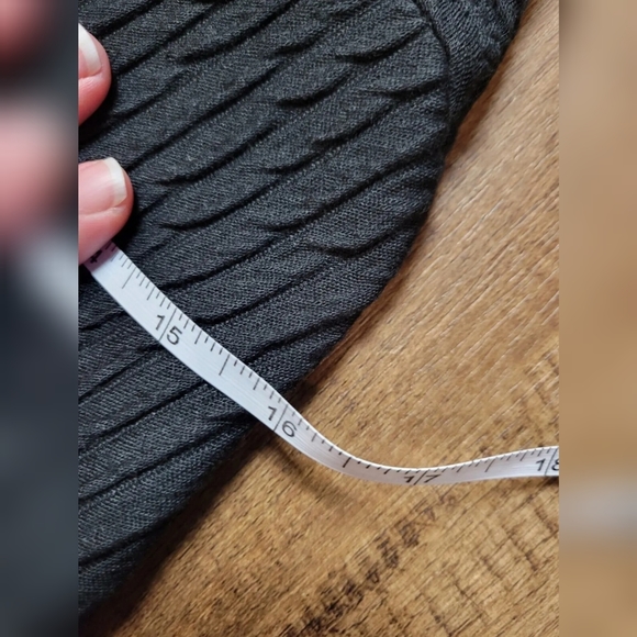 FREE W BUNDLE G21 textured dress - Picture 8 of 10